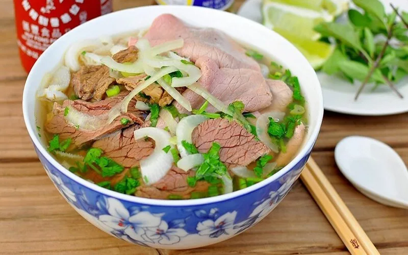 kham pha nhung mon an duong pho viet nam hap dan du khach