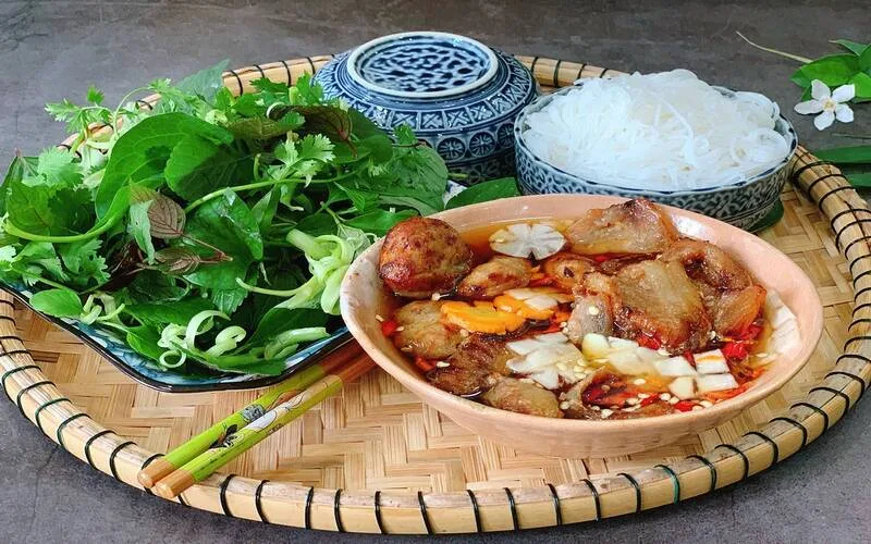 kham pha nhung mon an duong pho viet nam hap dan du khach