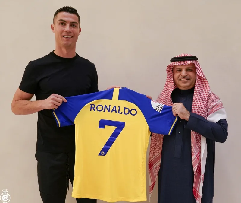 Việc Ronaldo thi đấu ở nhiều quốc gia khiến nhiều người nhầm lẫn giữa quốc tịch và câu lạc bộ của anh.