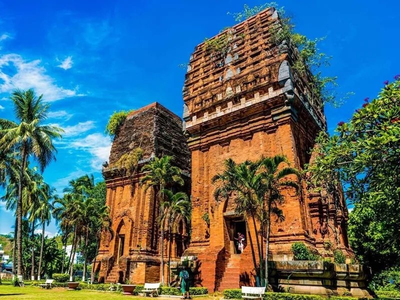Vẻ đẹp cổ kính và tinh hoa kiến trúc Chăm độc đáo tại Tháp Đôi